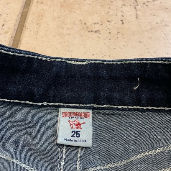 True Religion Women's Halle Cutoff Denim Shorts - Size 25/26 - Dark Wash - Picture 4 of 9